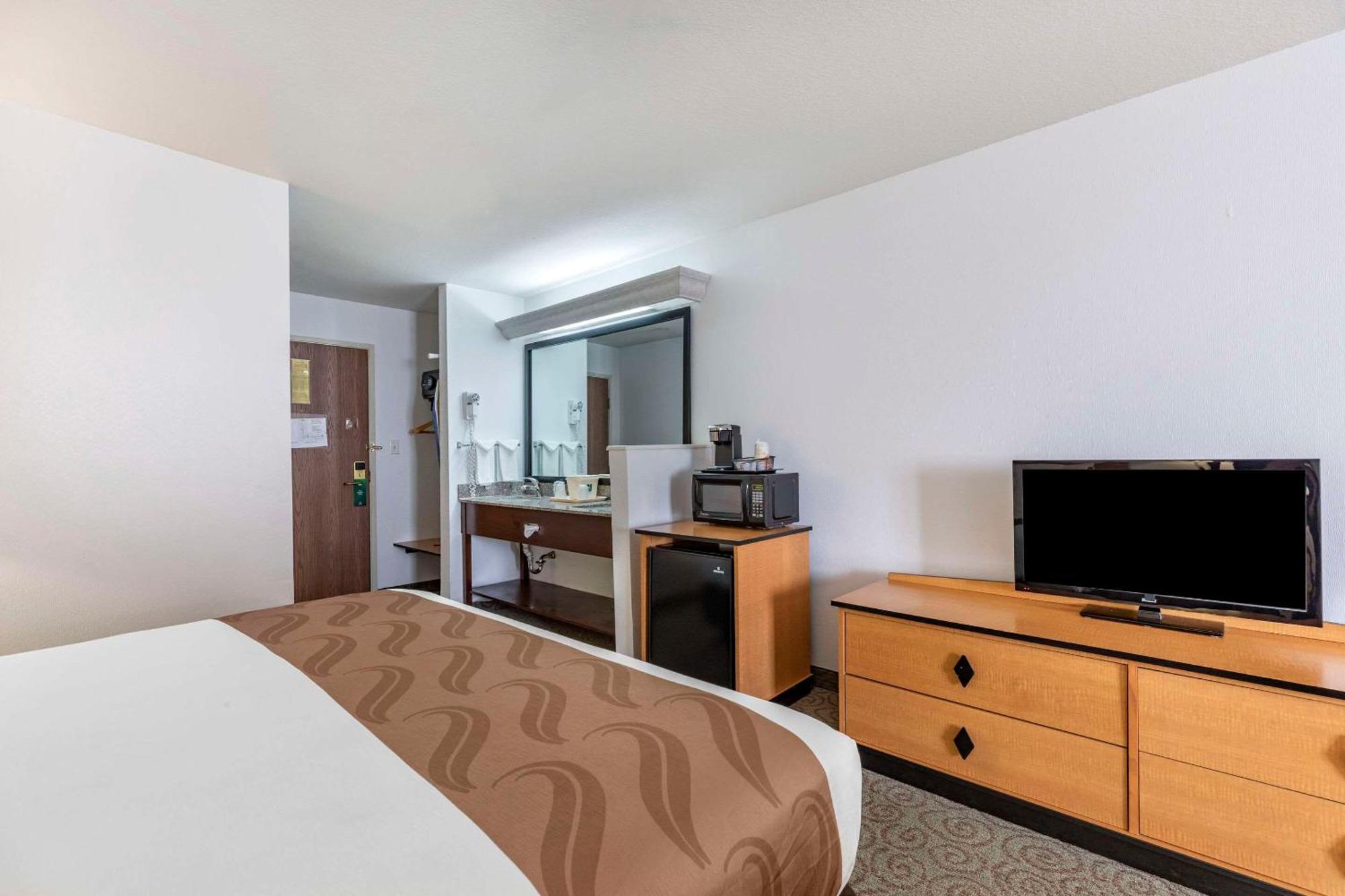 Quality Inn & Suites Denver Airport - Gateway Park Aurora Eksteriør billede