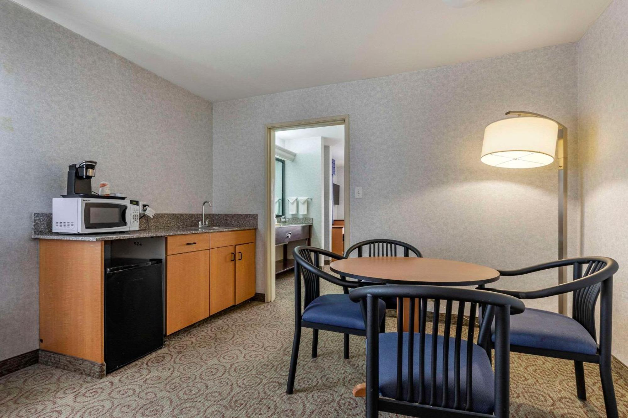 Quality Inn & Suites Denver Airport - Gateway Park Aurora Eksteriør billede