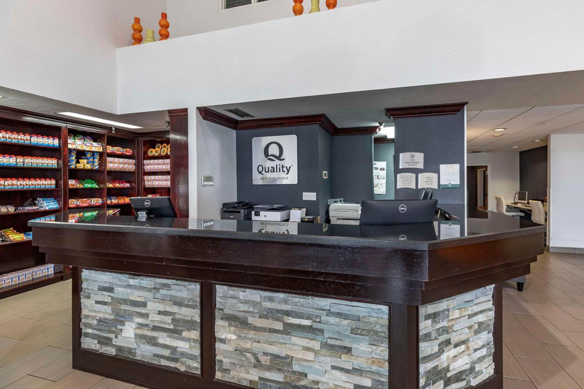 Quality Inn & Suites Denver Airport - Gateway Park Aurora Eksteriør billede